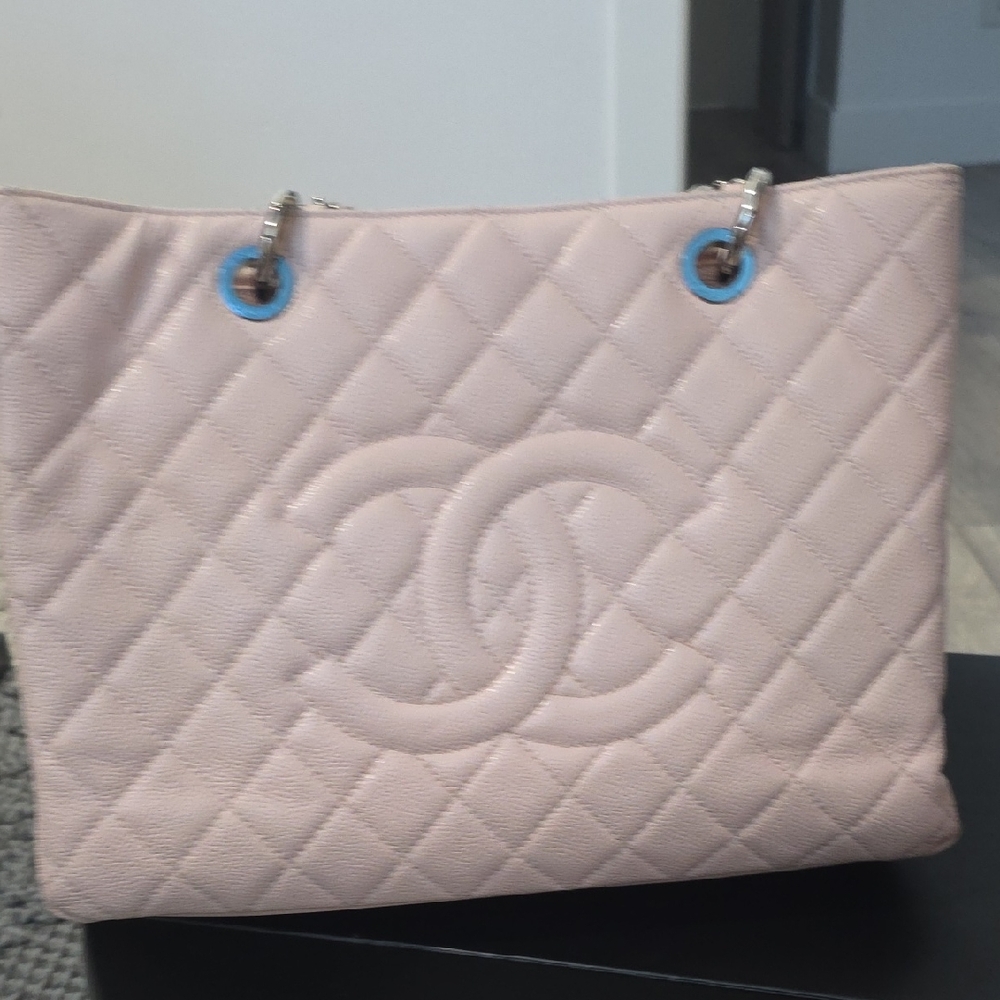 CHANEL Caviar Grande Shopping Tote